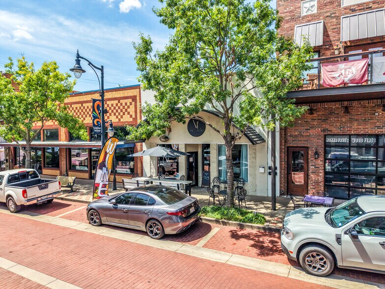 More Photos Of 223 Main St, Sulphur Springs Storefront For Lease