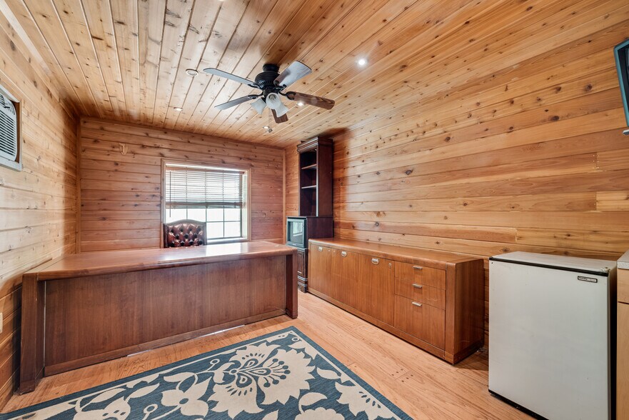 More Photos Of 1704 Teasley Ln, Denton Specialty For Sale