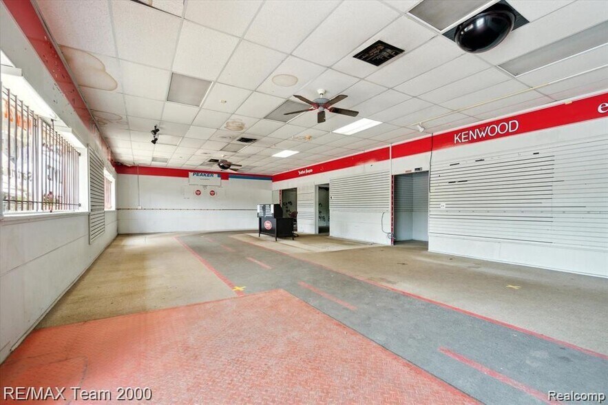 More Photos Of 2833 S Dort Hwy, Flint Light Manufacturing For Sale