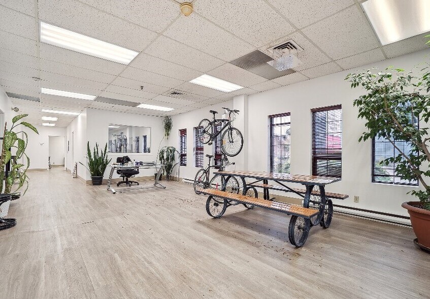More Photos Of 3075 Rue Sainte-Catherine E, Montréal Warehouse For Sale