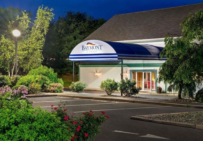 Primary Photo Of 171 Faunce Corner Mall Rd, Dartmouth Hotel For Sale