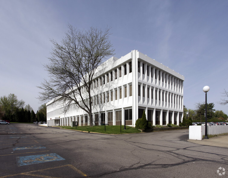 Primary Photo Of 3094 W Market St, Akron Medical For Lease