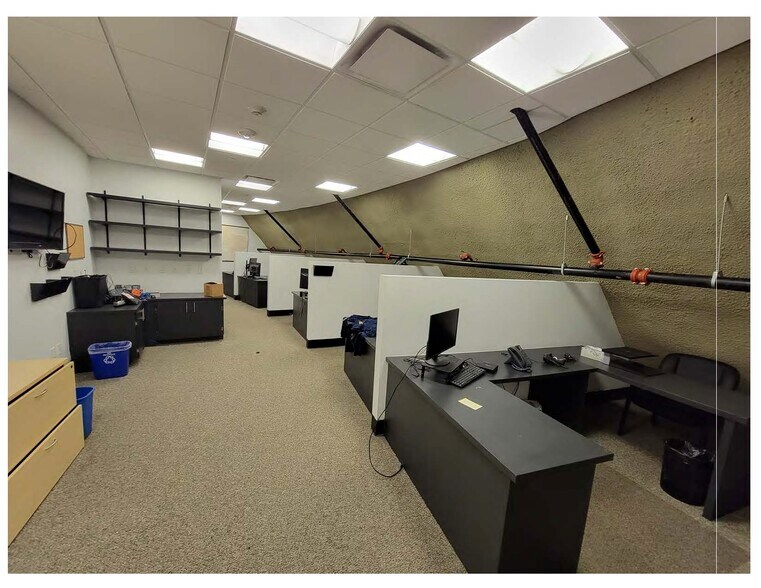 More Photos Of 3063 Outlet Center Dr, Sealy Flex For Sale