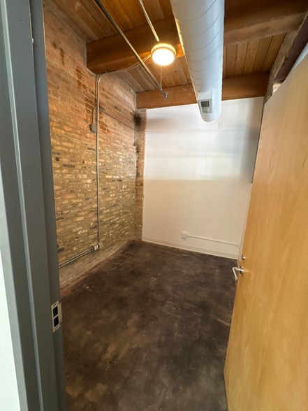 More Photos Of 925 W Huron St, Chicago Apartments For Lease