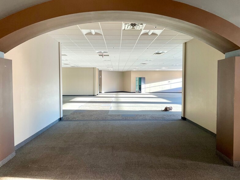 More Photos Of 20855 Kensington Blvd, Lakeville Office For Lease