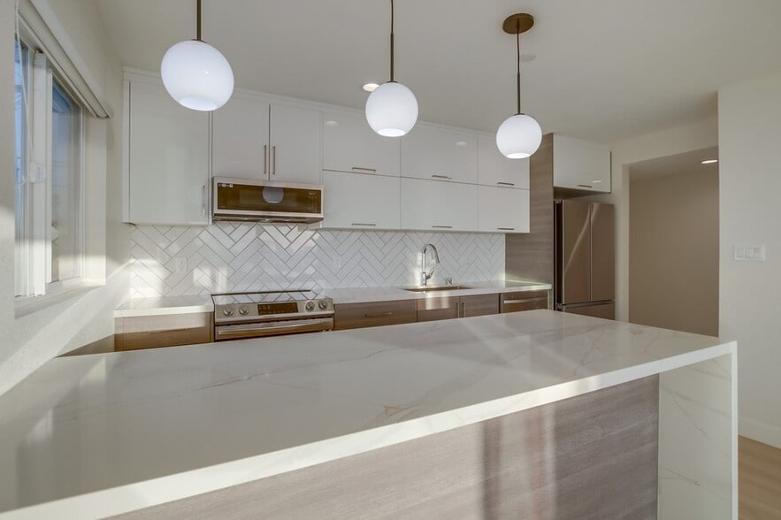 More Photos Of 3449 Ocean Front Walk, San Diego Apartments For Sale