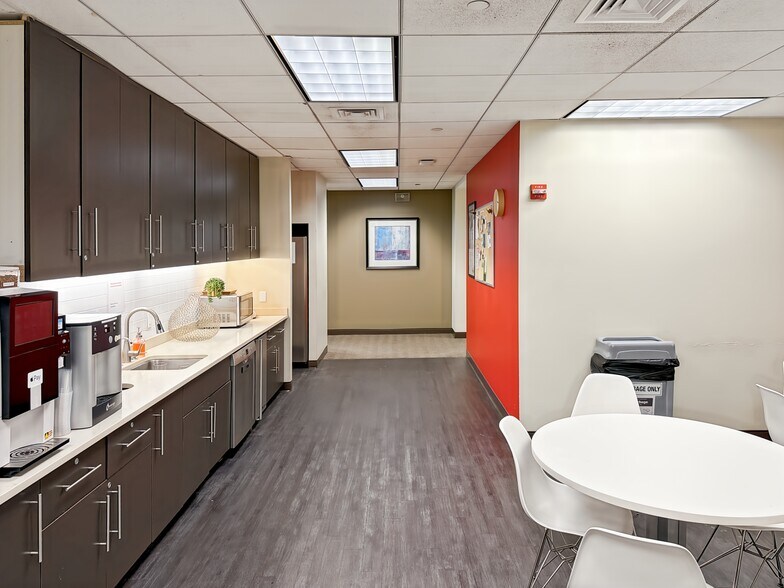 More Photos Of 1650 Market St, Philadelphia Coworking Space