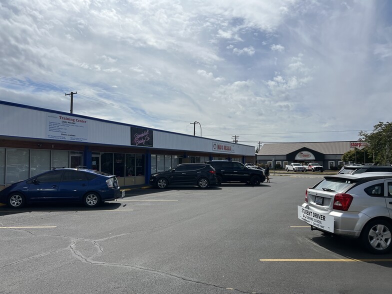 More Photos Of 1008-1048 14th Ave, Longview Storefront Retail Office For Sale