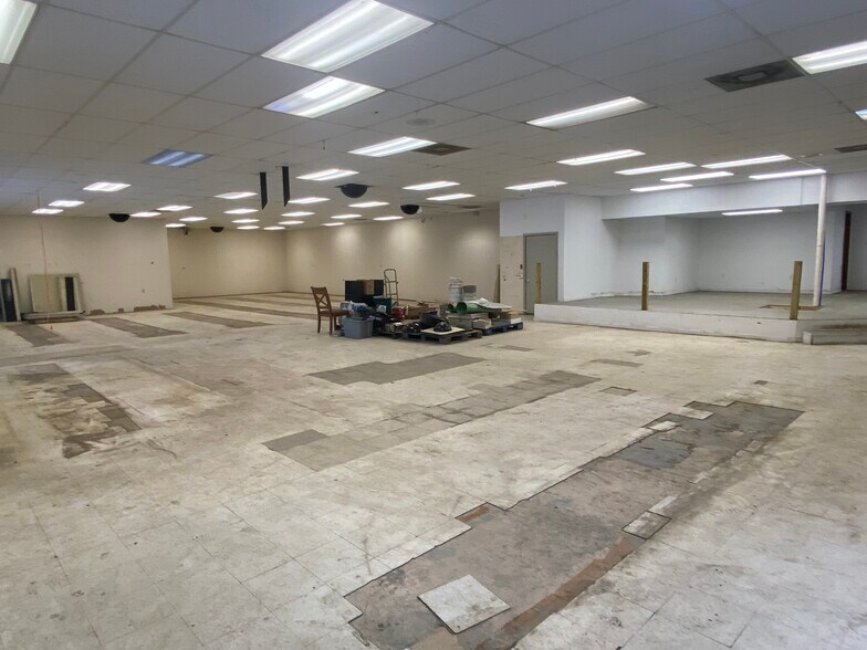 More Photos Of 115 N Exchange St, Geneva Storefront For Sale