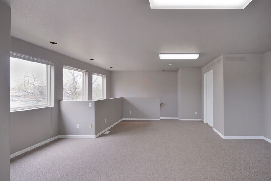 More Photos Of 1405 Madison Ave, Loveland Showroom For Sale