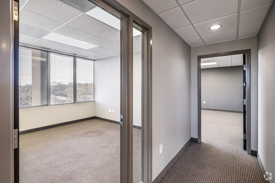 More Photos Of 2525 Ridgmar Blvd, Fort Worth Office For Lease