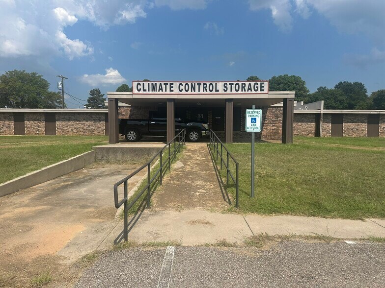 More Photos Of 2195 E Cherry St, Paris Self Storage For Sale