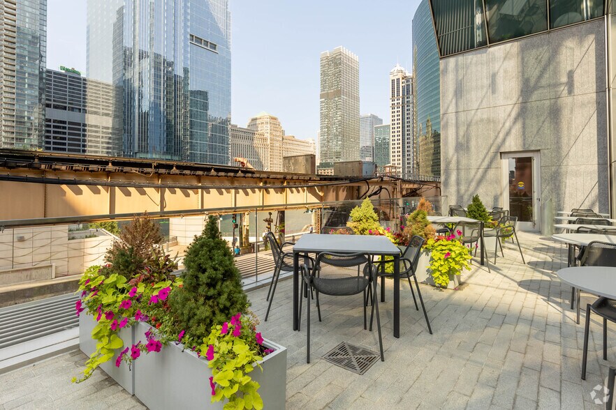 More Photos Of 150 N Riverside Plz, Chicago Office For Lease