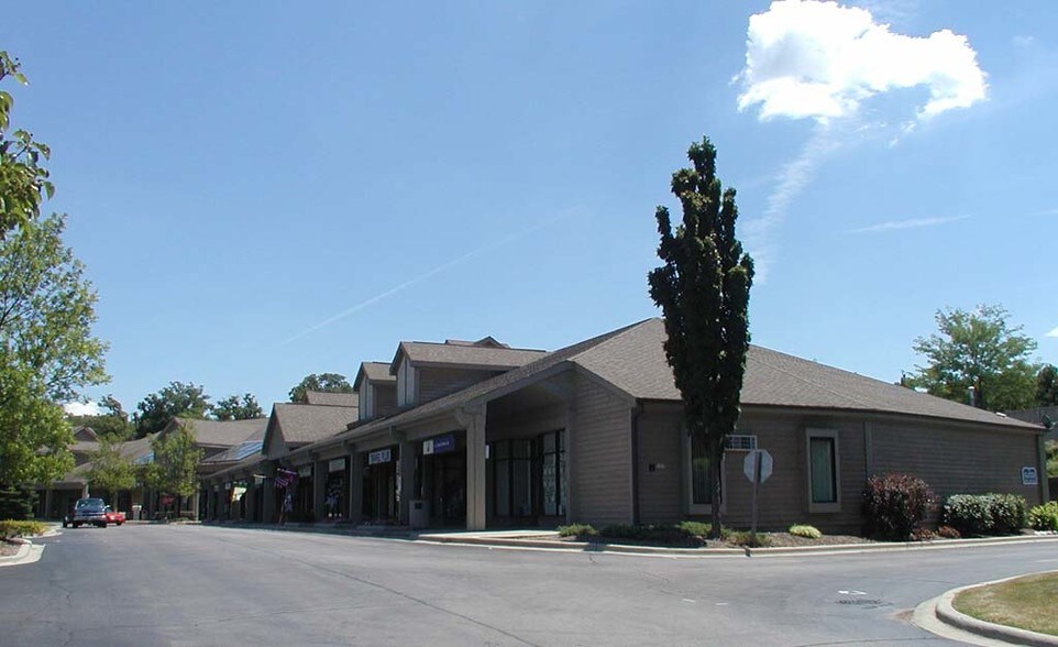 More Photos Of 5035-5075 Shoreline Rd, Lake Barrington General Retail For Lease