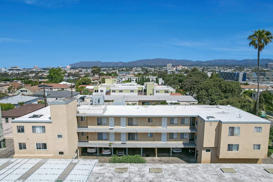 More Photos Of 1942 Euclid St, Santa Monica Apartments For Sale