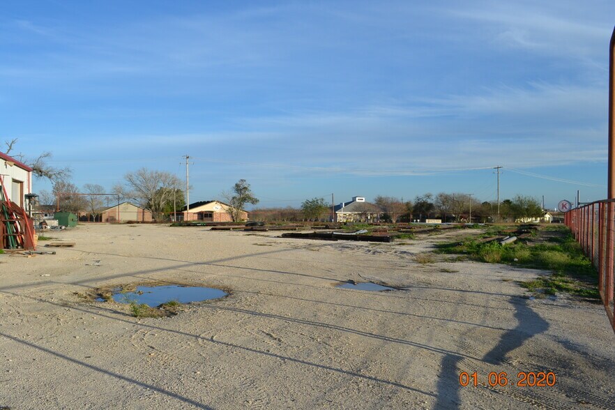 1225 S Highway 181, Karnes City, TX 78118 Warehouse For Sale