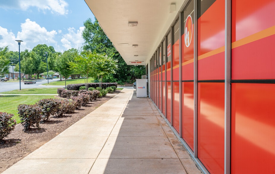 More Photos Of 505-537 Plaza Cir, Garner Unknown For Lease