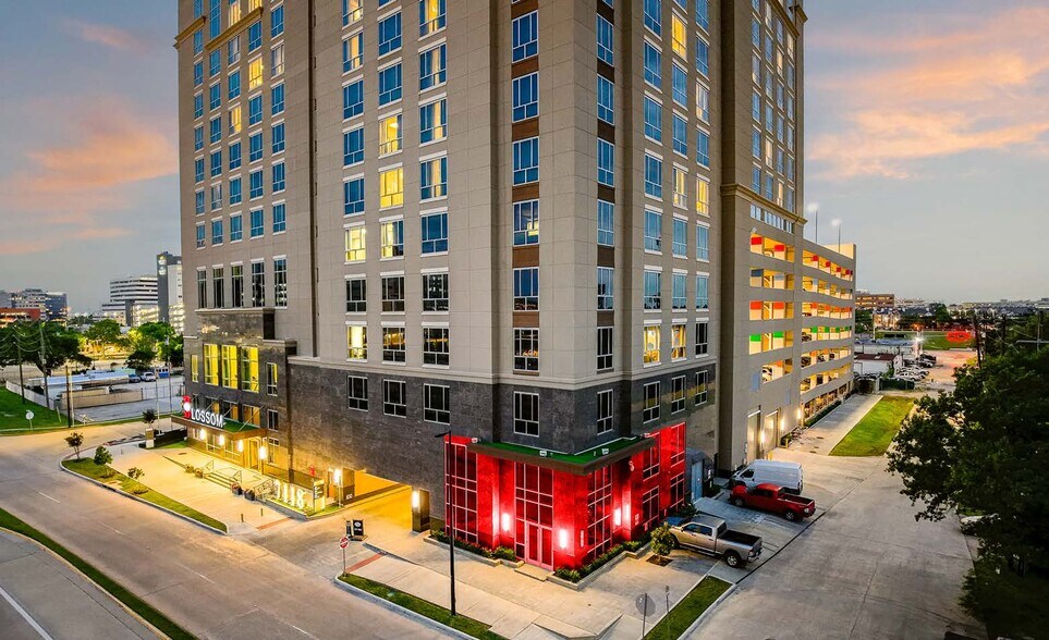 More Photos Of 7118 Bertner Ave, Houston Hotel For Lease