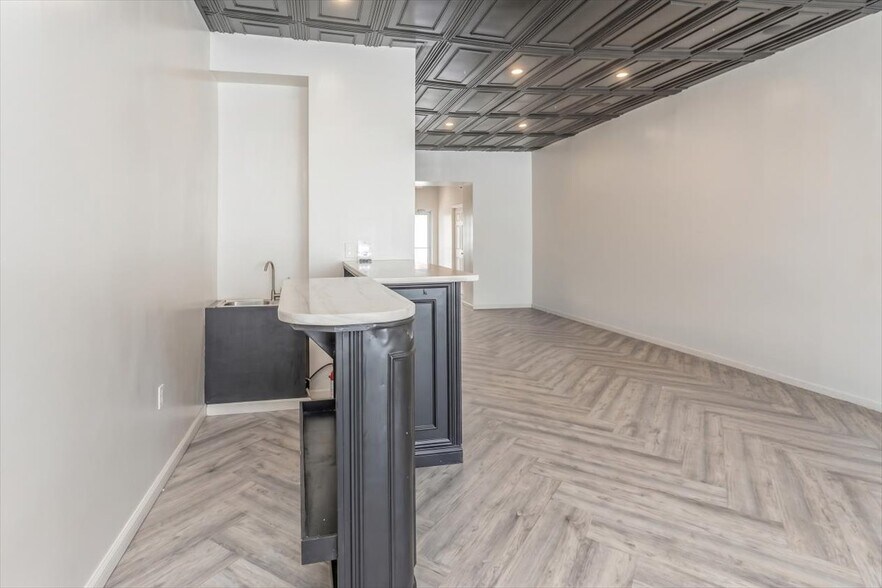 More Photos Of 6717 Myrtle Ave, Glendale Storefront Retail Residential For Sale