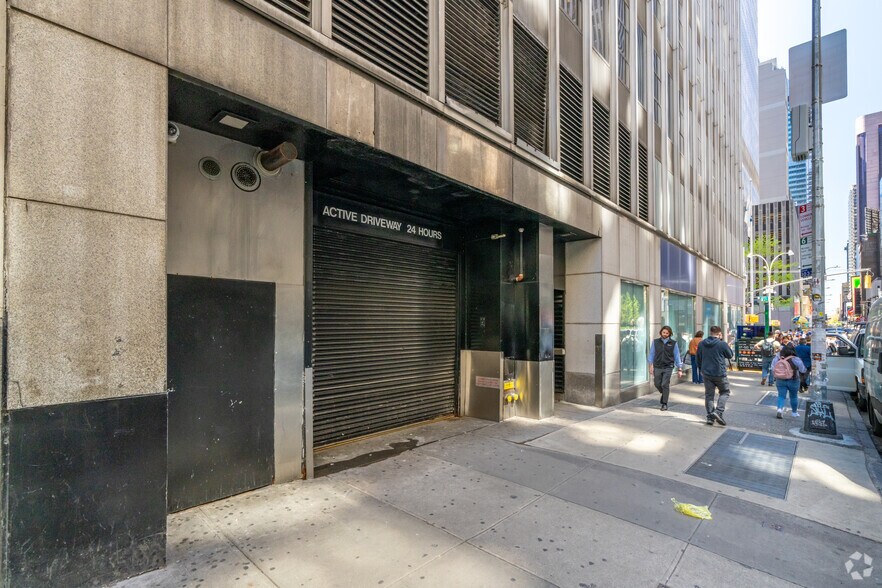 More Photos Of 1212 Avenue Of The Americas, New York Office For Lease