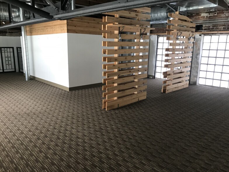 More Photos Of 1708 Baltimore Ave, Kansas City Office For Lease