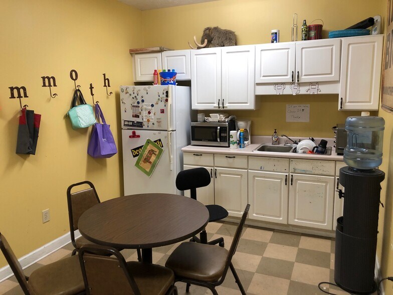 More Photos Of 302 Alabama St, Auburn Flex For Lease