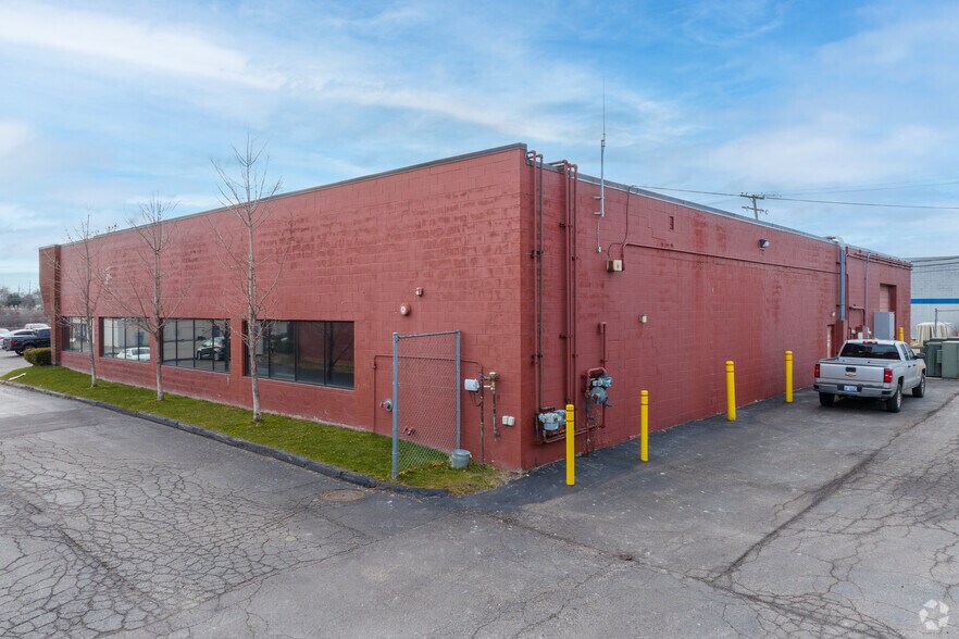 More Photos Of 24387-24399 Halsted Rd, Farmington Hills Light Manufacturing For Lease
