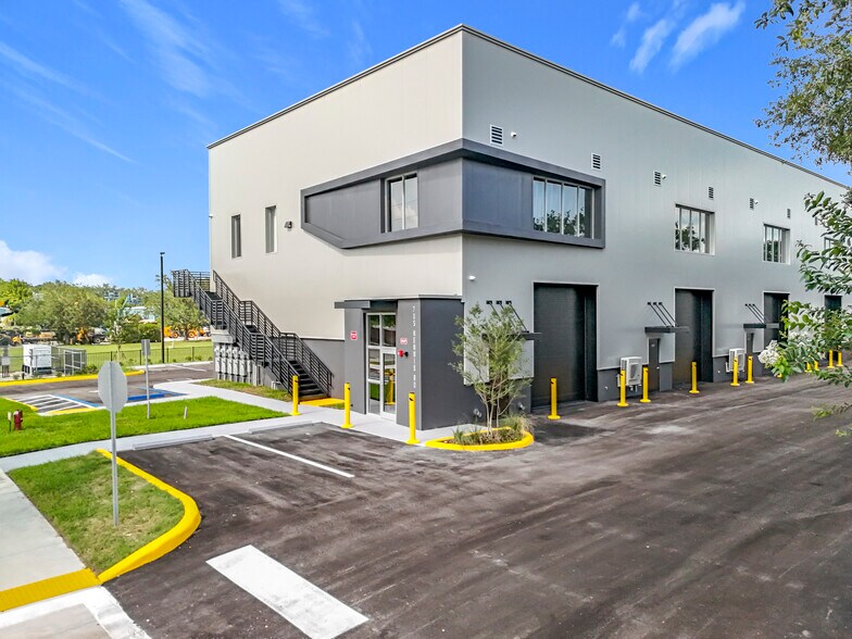 Primary Photo Of 705 Hennis Rd, Winter Garden Showroom For Sale