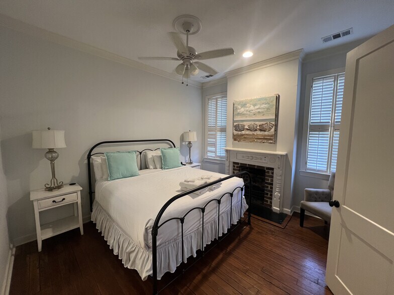 More Photos Of 419 Montgomery St, Savannah Storefront Retail Residential For Sale