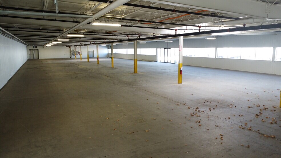 More Photos Of 1 Reynolds Dr, Beloit Distribution For Lease