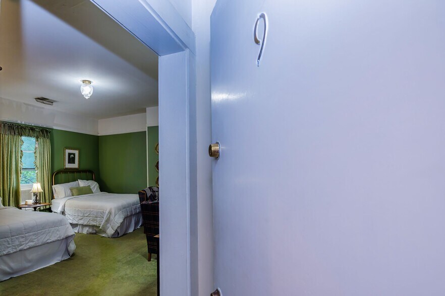 More Photos Of 252 Seavy St, Senoia Hospitality For Sale