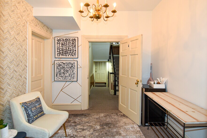 More Photos Of 109 S Fairfax St, Alexandria Office For Sale