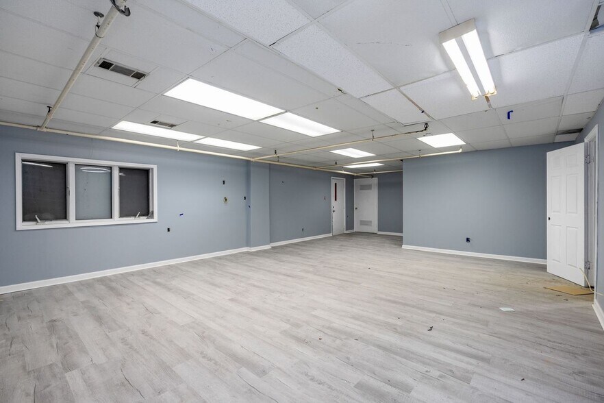 More Photos Of 335 Baxter Ave, Louisville Warehouse For Lease