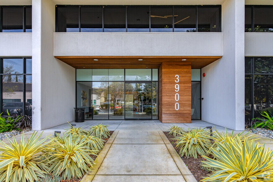 More Photos Of 3900 Lennane Dr, Sacramento Office For Sale