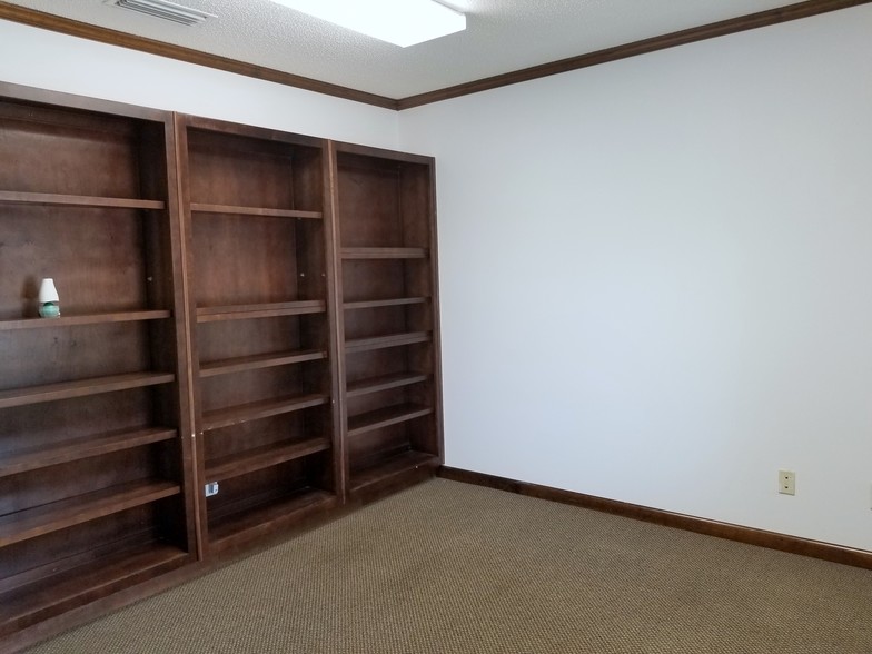 More Photos Of 1201 Shadowlawn Dr, Saint Marys Freestanding For Lease