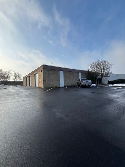 More Photos Of 200 Engineers Rd, Hauppauge Manufacturing For Lease