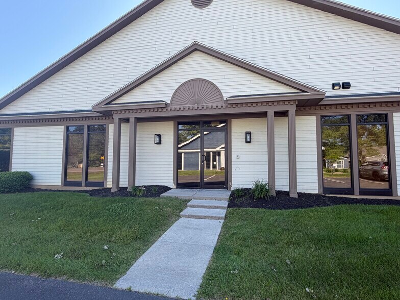 More Photos Of 6575 Kirkville Rd, East Syracuse Medical For Lease
