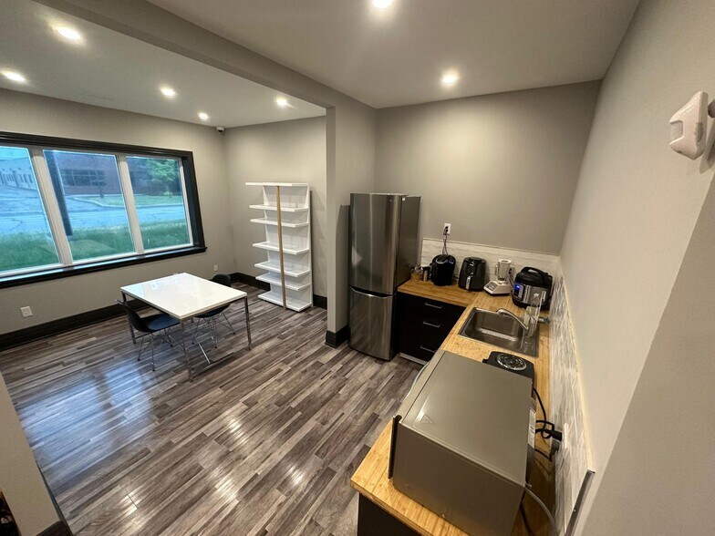 More Photos Of 42 Antares Dr, Ottawa Showroom For Lease