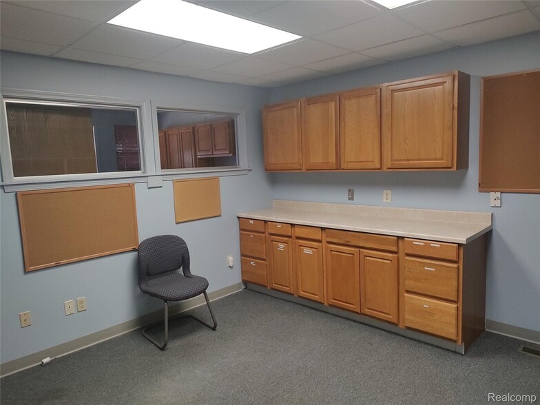 More Photos Of 5154 Miller Rd, Flint Medical For Sale