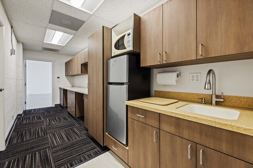 More Photos Of 38559 E 6th St, Palmdale Warehouse For Sale