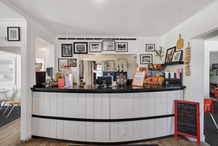 More Photos Of 4125 Sunnyside Dr, Riverside Restaurant For Lease