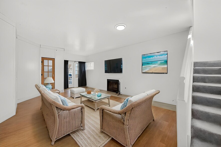 More Photos Of 4930 W Point Loma Blvd, San Diego Apartments For Sale