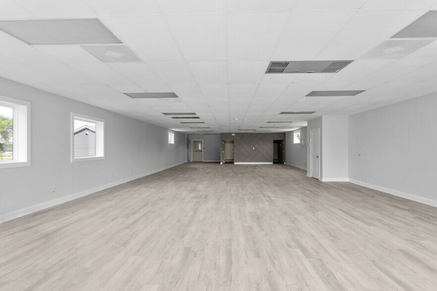 More Photos Of 384 Main st, Timberville Freestanding For Lease