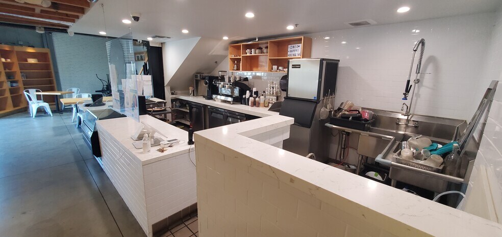 More Photos Of 921 Crocker St, Los Angeles Storefront Retail Office For Sale