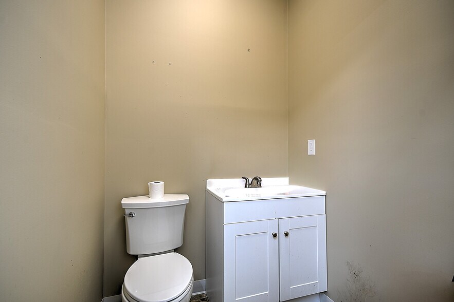 More Photos Of 1201 Highway 19E, Elizabethton Storefront Retail Office For Sale