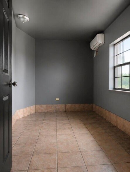 More Photos Of 3919 Harrisburg Blvd, Houston Flex For Lease