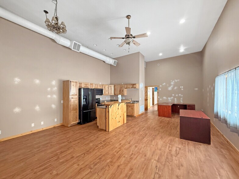 More Photos Of 10980 NE Hubbell Rd, Maxwell Industrial For Sale