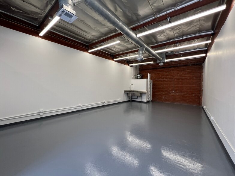 More Photos Of 7411 Laurel Canyon Blvd, North Hollywood Warehouse For Lease