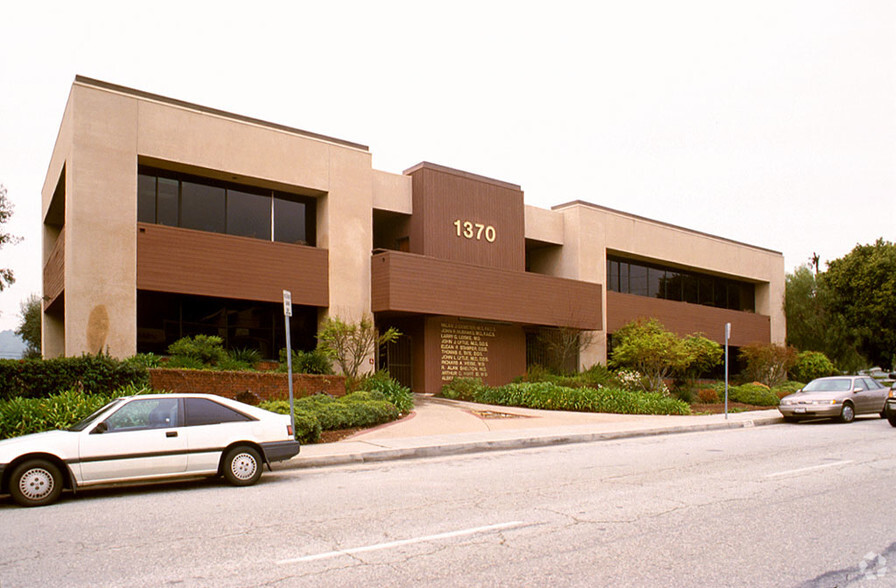 Primary Photo Of 1370 Foothill Blvd, La Canada Flintridge Medical For Sale