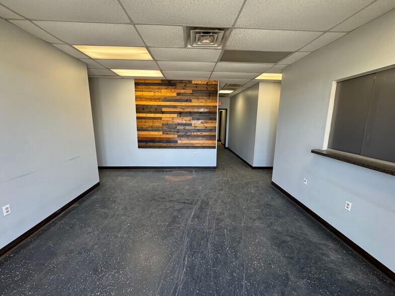 More Photos Of 2804 S County Road 1242, Midland Warehouse For Lease